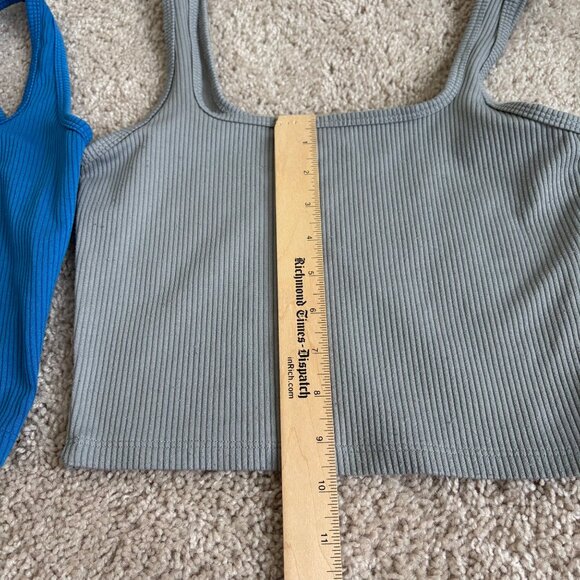 Holister Size Women’s Small Square Neck Ribbed Tank Tops Set of 2 - Picture 13 of 16